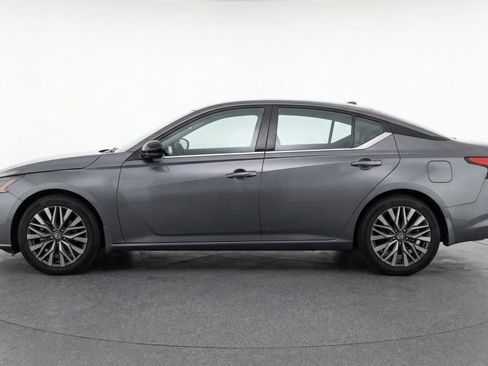 Used 2025 Nissan Altima 2.5 SV image 5