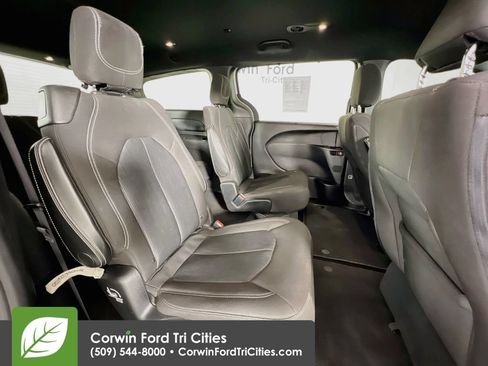 Used 2021 Chrysler Pacifica Touring w/ S Appearance Package FWD image 17
