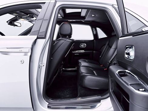 Used 2015 Rolls-Royce Ghost RWD image 44