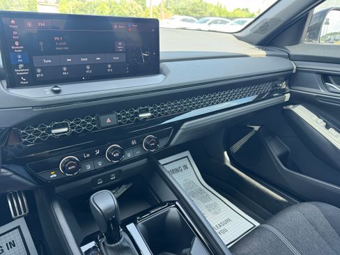 Used 2024 Honda Accord Sport image 11