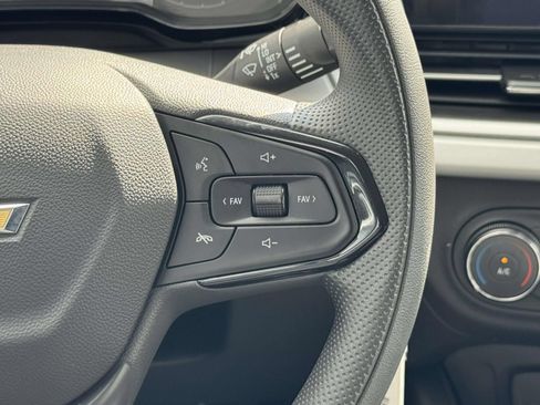 Used 2025 Chevrolet Trax LS w/ LS Convenience Package FWD image 6