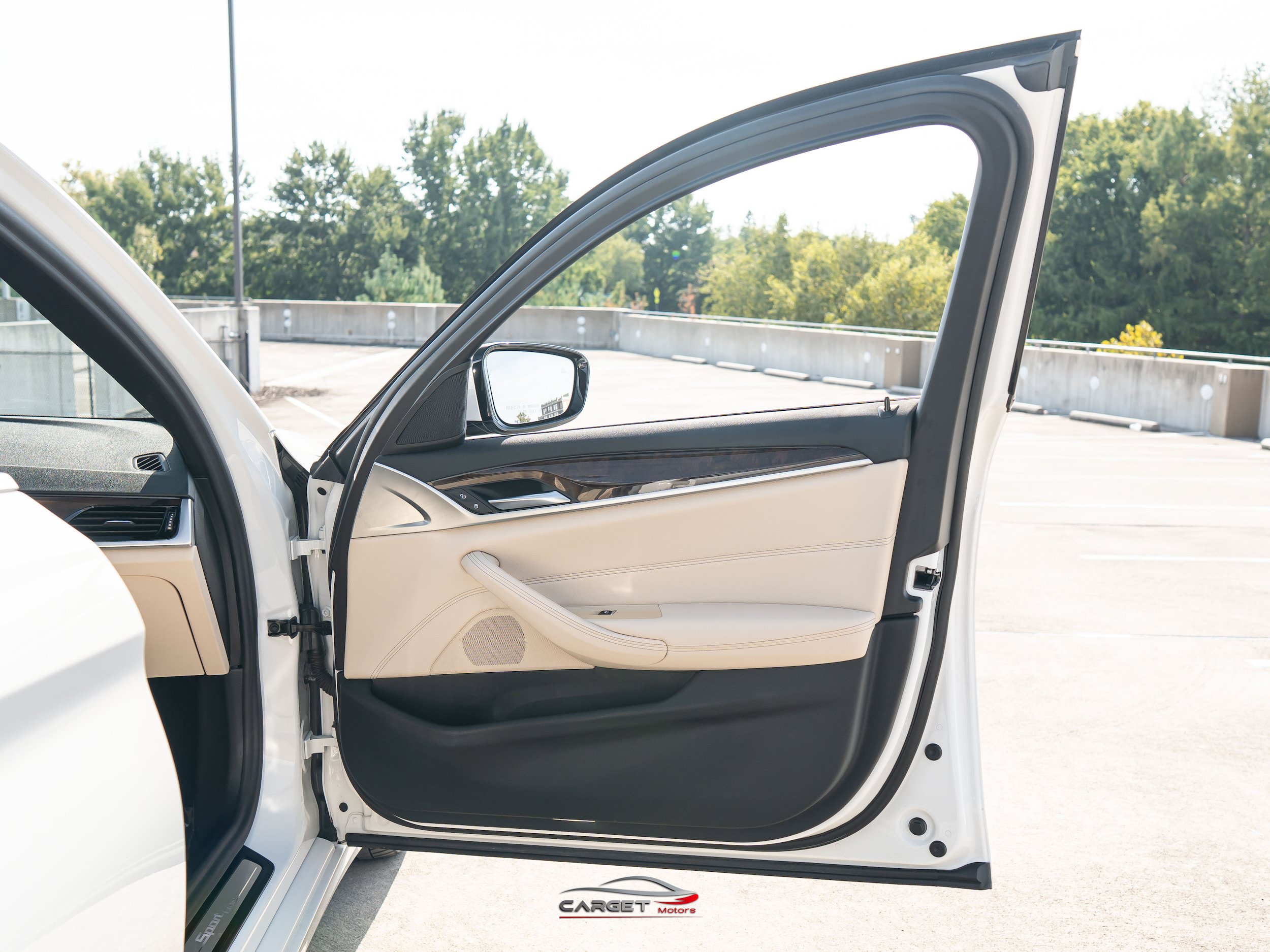 Used 2020 BMW 540i w/ Premium Package RWD image 39