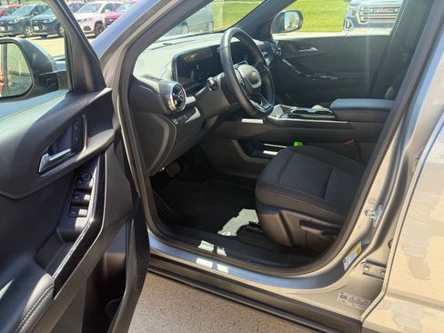 Used 2025 Chevrolet Equinox LT AWD/4WD image 5