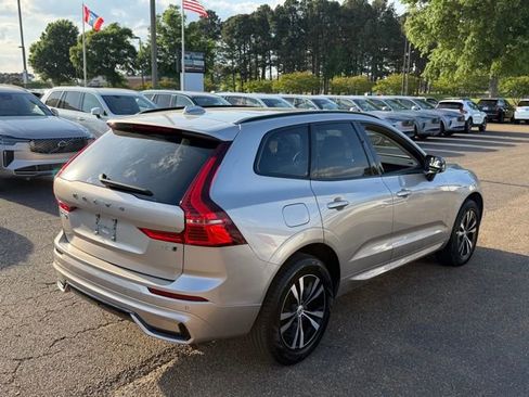 Used 2025 Volvo XC60 B5 Core image 4