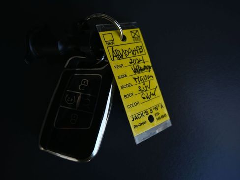 Used 2024 Volkswagen Tiguan SE R-Line image 22