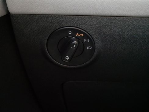 Certified 2022 Volkswagen Taos SE w/ Panoramic Sunroof Package AWD/4WD image 27