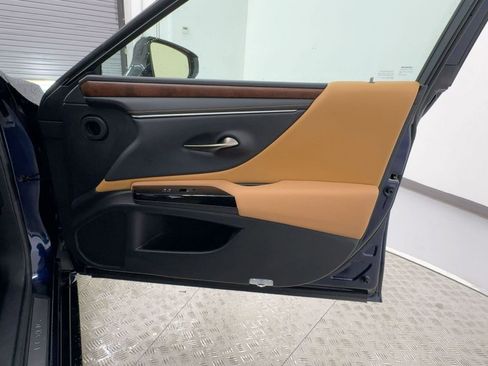 Certified 2025 Lexus ES 350 w/ Premium Package image 32