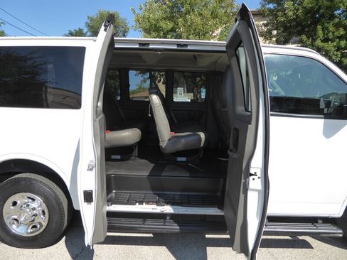 Used 2018 Chevrolet Express 3500 LS image 26