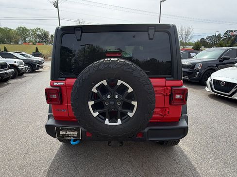 Used 2025 Jeep Wrangler Unlimited Rubicon 4xe w/ Convenience Group AWD/4WD image 9