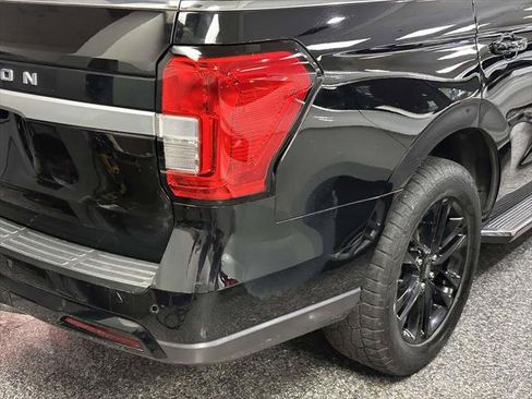 Used 2023 Ford Expedition XLT AWD/4WD image 8