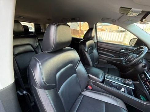 Used 2024 Nissan Pathfinder SL AWD/4WD image 33