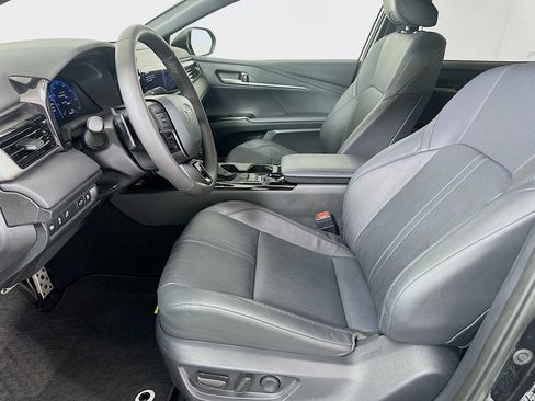 Used 2025 Toyota Camry XSE FWD image 9