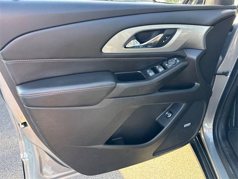Used 2019 Chevrolet Traverse LT w/ LT Premium Package image 12