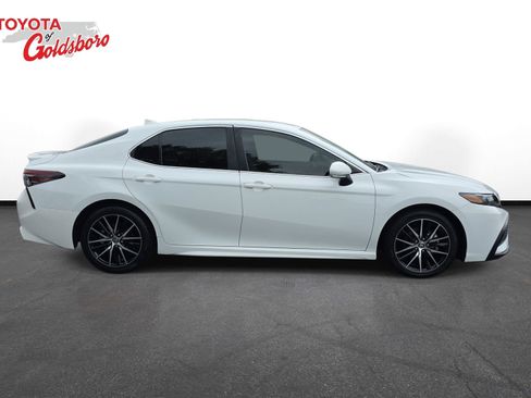 Used 2023 Toyota Camry SE FWD image 4