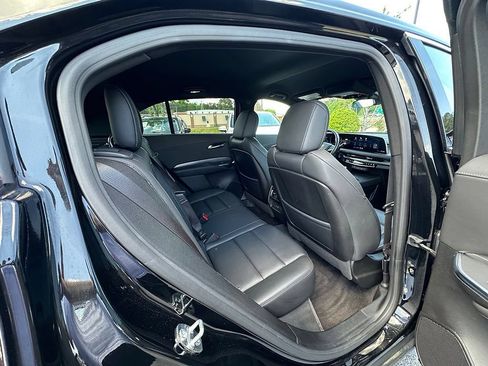 Used 2024 Cadillac XT4 Premium Luxury FWD image 17