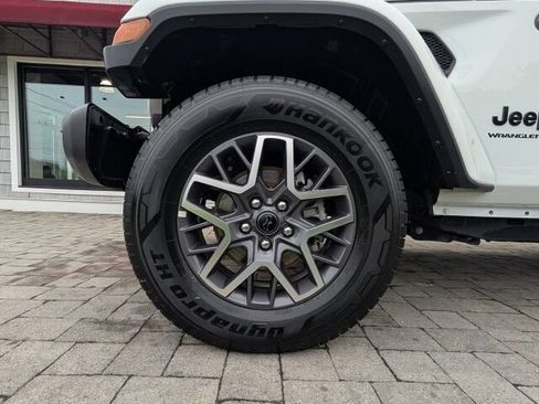 Used 2025 Jeep Wrangler Unlimited Sahara AWD/4WD image 23