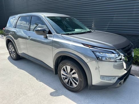 Used 2023 Nissan Pathfinder S AWD/4WD image 12