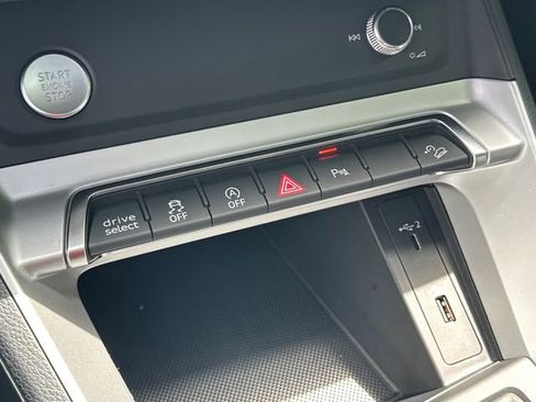 Used 2019 Audi Q3 2.0T Premium w/ Convenience Package AWD/4WD image 30