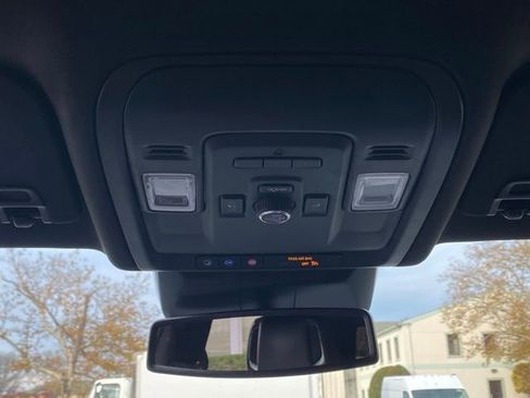 Used 2022 Cadillac Escalade ESV Luxury image 38