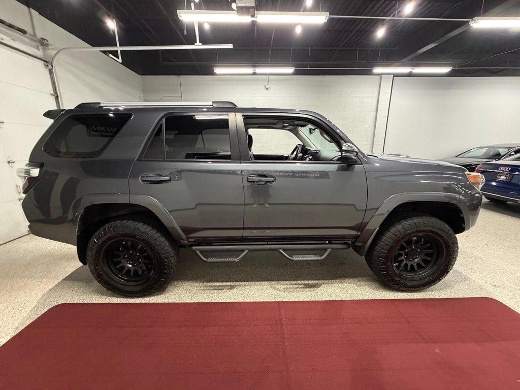 Used 2018 Toyota 4Runner TRD Off-Road Premium AWD/4WD image 12