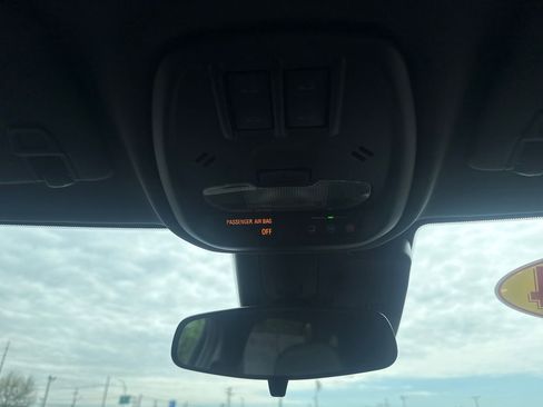 Used 2024 Chevrolet Trax RS w/ Sunroof Package FWD image 19