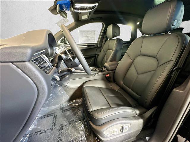 Certified 2026 Porsche Macan Turbo AWD/4WD image 5