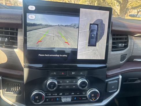 Used 2024 Ford Expedition Limited image 30