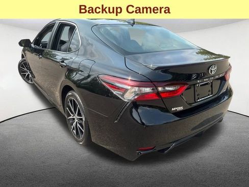 Used 2024 Toyota Camry SE image 9