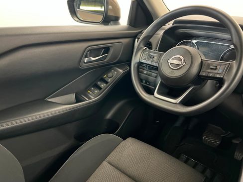 Used 2024 Nissan Rogue SV FWD image 12