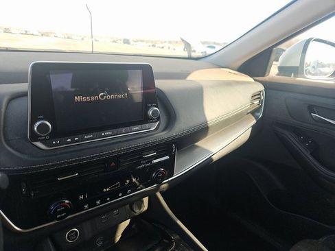 Used 2021 Nissan Rogue SV image 6