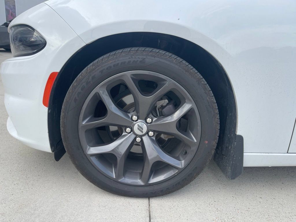 Used 2019 Dodge Charger SXT w/ Plus Group RWD image 9