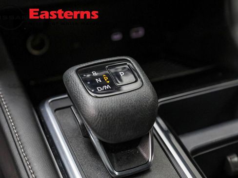 Used 2023 Nissan Pathfinder SL AWD/4WD image 13