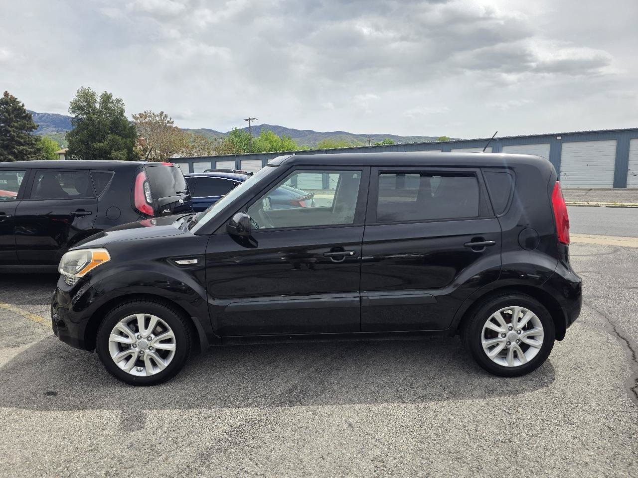 Used 2013 Kia Soul FWD image 2