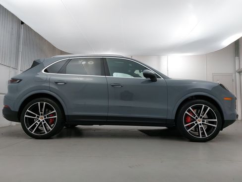 New 2026 Porsche Cayenne S image 8