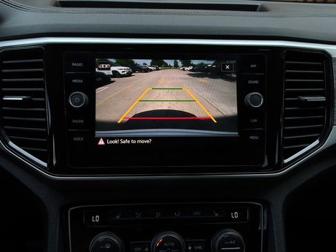 Used 2022 Volkswagen Atlas Cross Sport SE FWD image 35