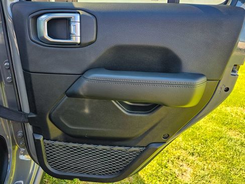 Used 2021 Jeep Wrangler Unlimited Sahara AWD/4WD image 39