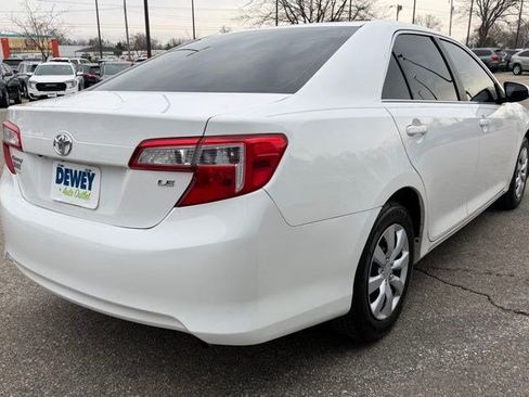 Used 2014 Toyota Camry LE image 5