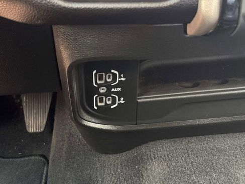 Used 2024 RAM 2500 Laramie AWD/4WD image 19