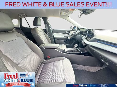 Used 2024 Chevrolet Trax LT w/ Driver Confidence Package FWD image 26