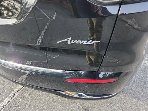 Certified 2024 Buick Enclave Avenir w/ Avenir Technology Package image 4