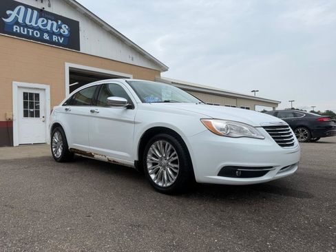 Used 2012 Chrysler 200 Limited FWD image 3