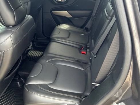 Used 2018 Jeep Cherokee Limited AWD/4WD image 9