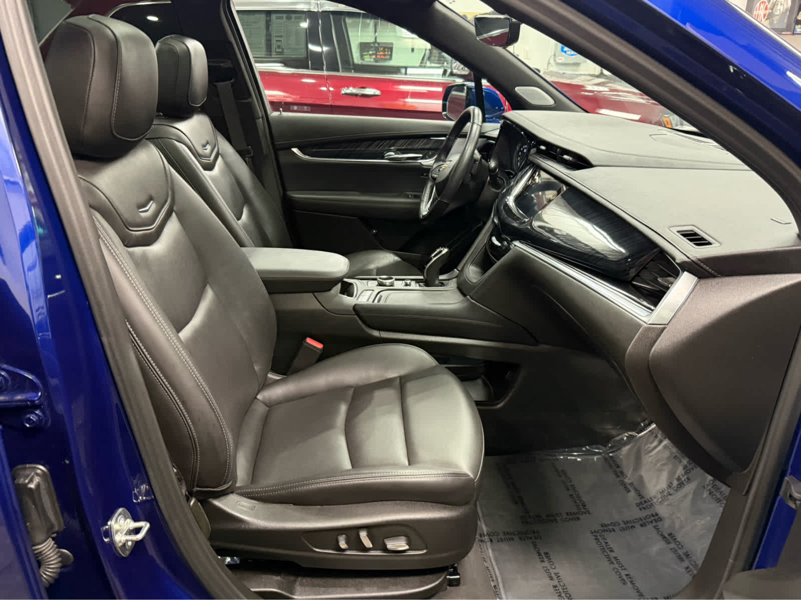 Used 2024 Cadillac XT6 Premium Luxury w/ Technology Package AWD/4WD image 30