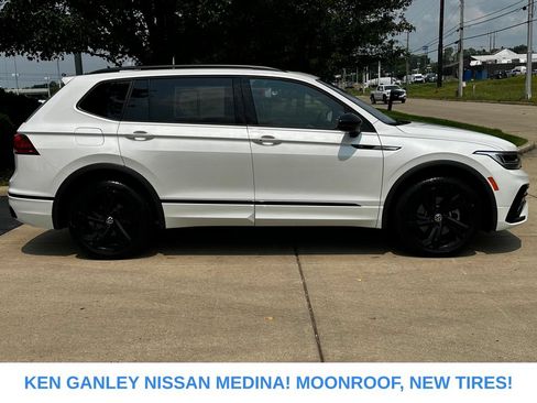Used 2024 Volkswagen Tiguan SE R-Line FWD image 2