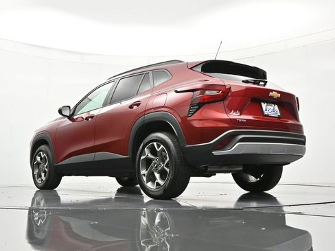 Certified 2025 Chevrolet Trax LT w/ LT Convenience Package image 42