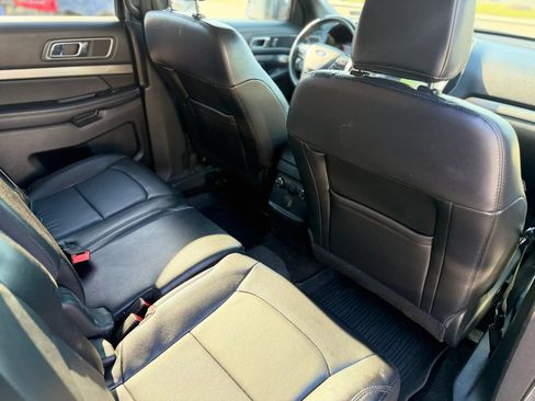 Used 2018 Ford Explorer XLT w/ Equipment Group 202A AWD/4WD image 19