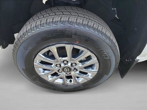 Used 2024 Toyota Tacoma SR5 image 9