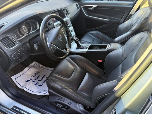 Used 2018 Volvo S60 T5 Dynamic image 12