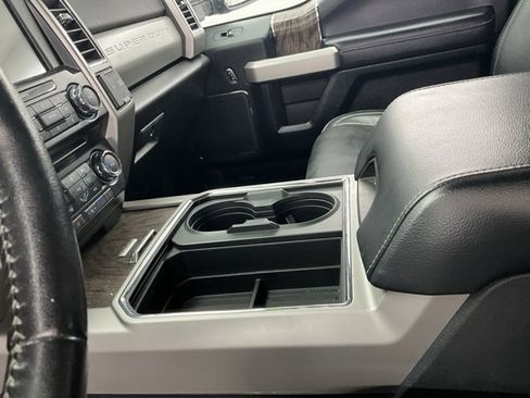 Used 2017 Ford F250 Lariat w/ FX4 Off-Road Package image 19