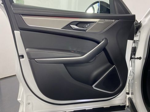 Used 2025 Jaguar F-PACE R-Dynamic S image 23